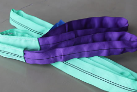 曳引機維修零部件拆卸使用柔性吊裝帶起吊移動(dòng)